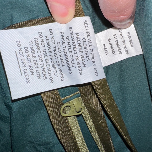 REI Co Op Flash Jacket Fjord Green Windbreaker Converts to Fanny Pack - Picture 9 of 13